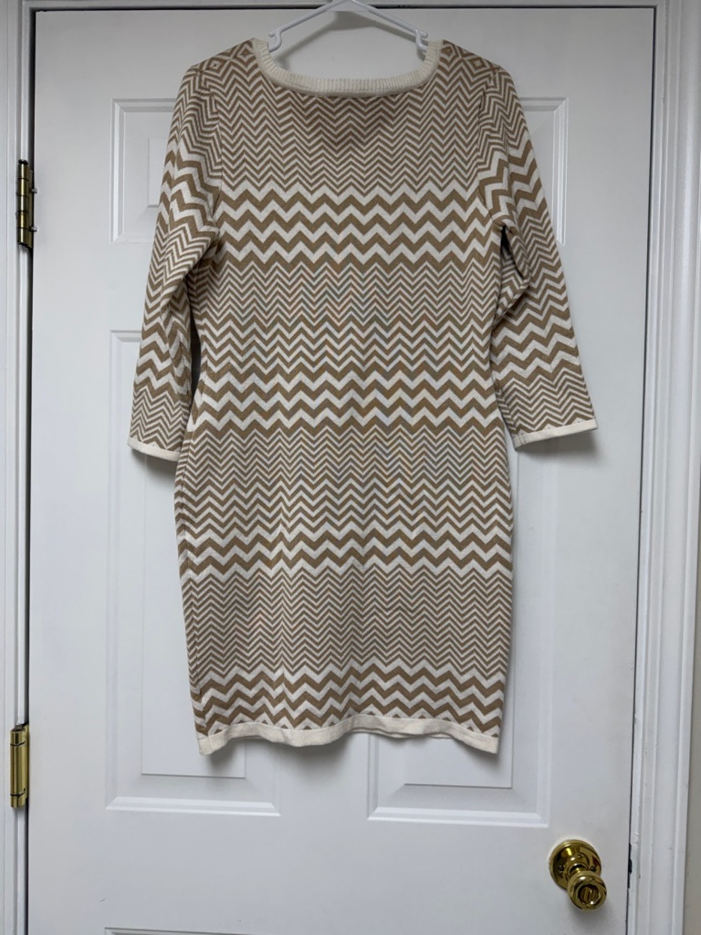 Charming Charlie Beige and White Chevron V-Neck Midi Dress - Picture 4 of 4